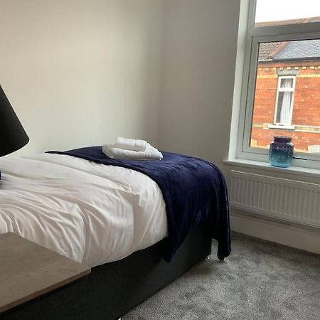 Centrally Located To The City Of Lincoln Bagian luar foto