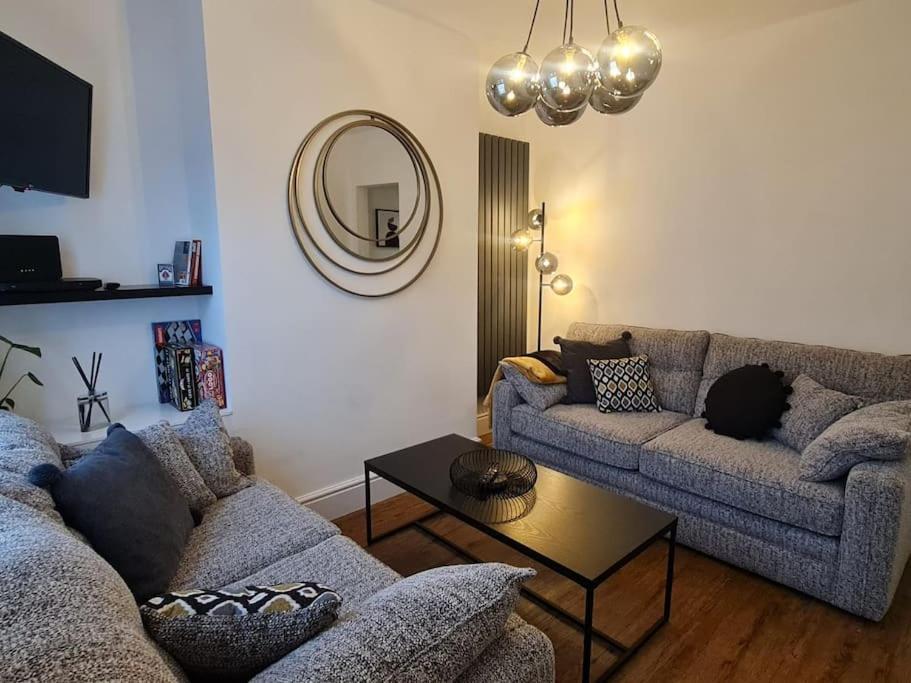 Centrally Located To The City Of Lincoln Bagian luar foto