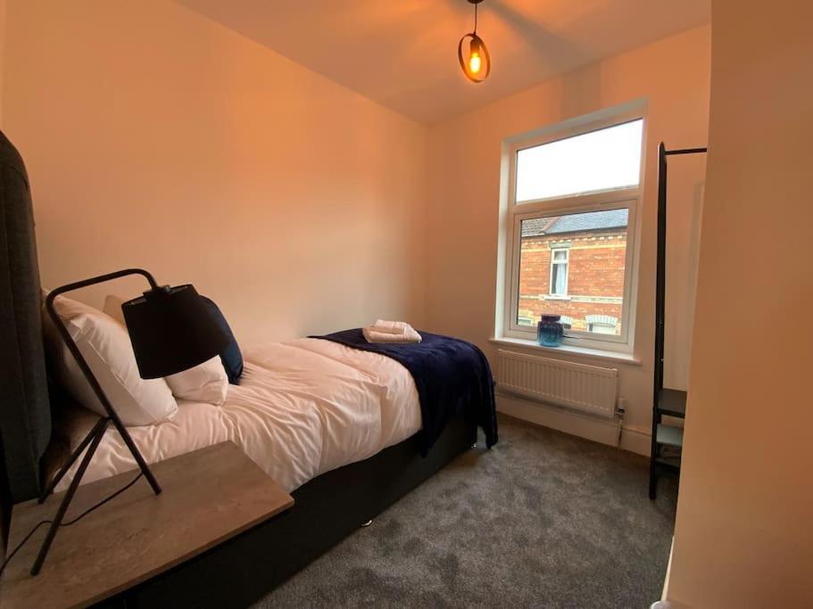 Centrally Located To The City Of Lincoln Bagian luar foto