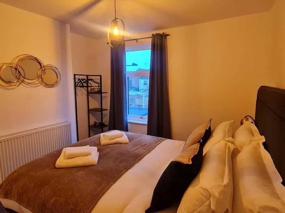 Centrally Located To The City Of Lincoln Bagian luar foto